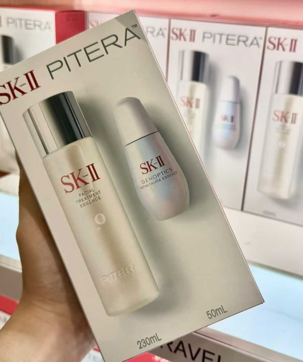 SK-II新款「神燈套裝」兩件套 新版光子小燈泡(極緻光蘊煥亮精華)50ml + 神仙水(護膚精華)230ml SK-II "Magic Lamp" 2-Piece Care Essentials Set