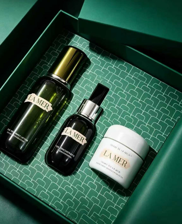 La Mer(海藍之謎) 最具代表性的頂級修護抗老「神級三件套」精華面霜 60ml+濃縮修護精華 50ml+新版修護精萃液 150mlLa Mer 3-Piece Skincare Set