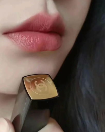 Chanel 香奈兒 啞緻柔滑絲絨口紅唇膏 #211 Subtile 🩷 #黑金亮澤啞光唇膏 Rouge Allure Intense Velvet Luminous Matte Lipstick