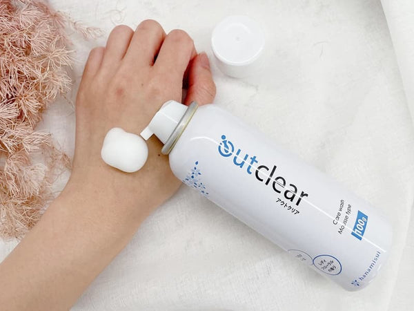 Hanamisui 日本 Outclear 私密清潔美白慕絲 100ml (外用) 含維生素C 配方 私密清潔美白慕絲 弱酸性配方保護 無色素 防止皮膚變暗沉 清潔去污垢 淡淡優雅清新香氣 有助於消除