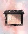Nars Light Reflecting Prismatic Power 裸光幻彩蜜粉餅10g #極晝粉Solstice