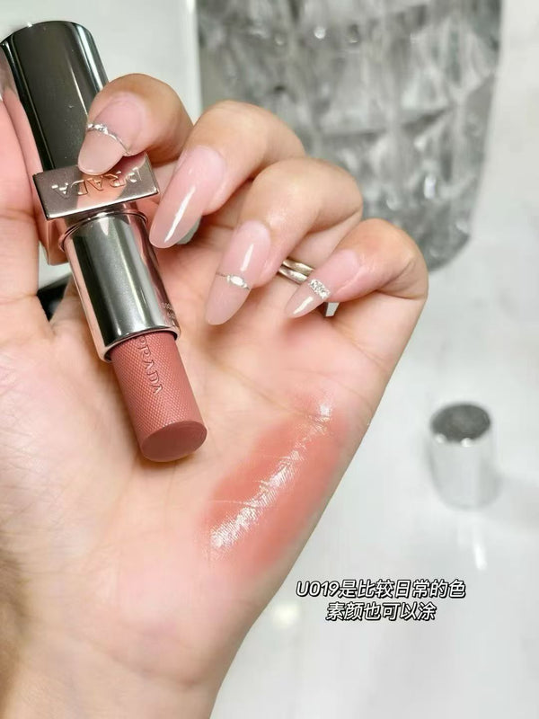 PRADA 原生光感唇膏 Prada Light Glowing Lip Color 輕盈光感口紅