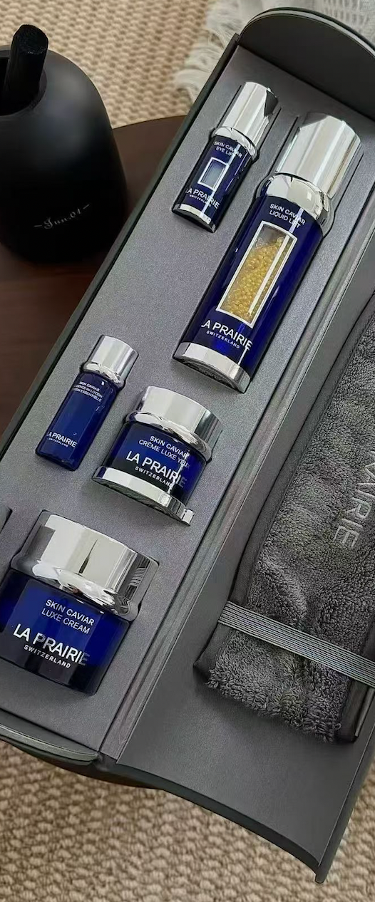 La Prairie 萊珀妮 的 魚子精華反重力奢寵禮盒 / 圓筒五件套裝（La Prairie Skin Caviar Lifting and Firming Ritual Set）配頭巾