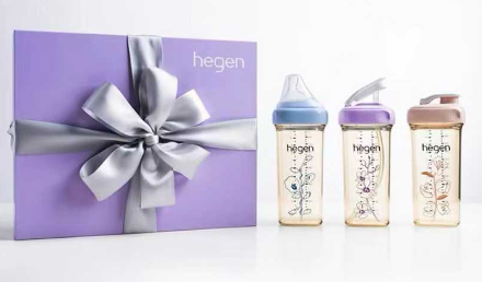 Hegen PCTO™ 紫綻花漾禮盒（年度限量版花卉系列）是新加坡母嬰品牌 Hegen 推出的特色限定系列，主打浪漫的紫色花卉圖騰與多功能模組化設計