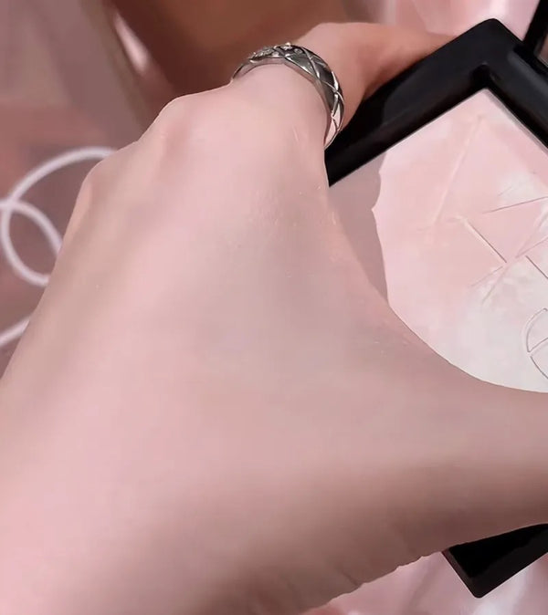 Nars Light Reflecting Prismatic Power 裸光幻彩蜜粉餅10g #極晝粉Solstice