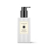Jo Malone London（祖馬龍） 的明星經典款產品——英國梨與小蒼蘭手部及身體潤膚乳液（250ml）English Pear & Freesia Body & Hand Lotion